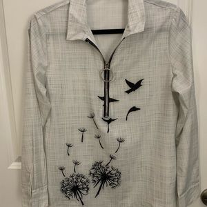 Women’s black and white long sleeves blouse.